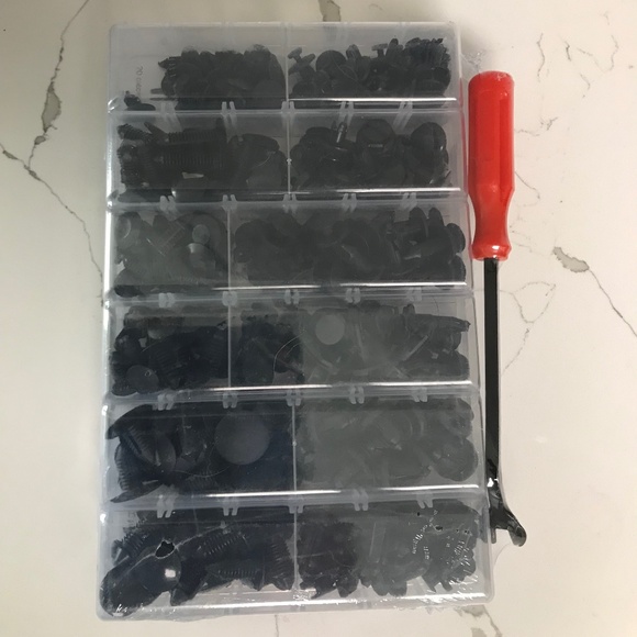 Titan Universal Push Pin Retainer Kit with Removal Tool 240 Pieces NIP - Picture 2 of 4